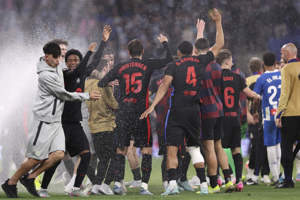 包含萨索洛中场核心连场发挥抢眼,球队士气飚升,势不可挡的词条 包含萨索洛中场核心连场发挥抢眼,球队士气飚升,势不可挡的词条