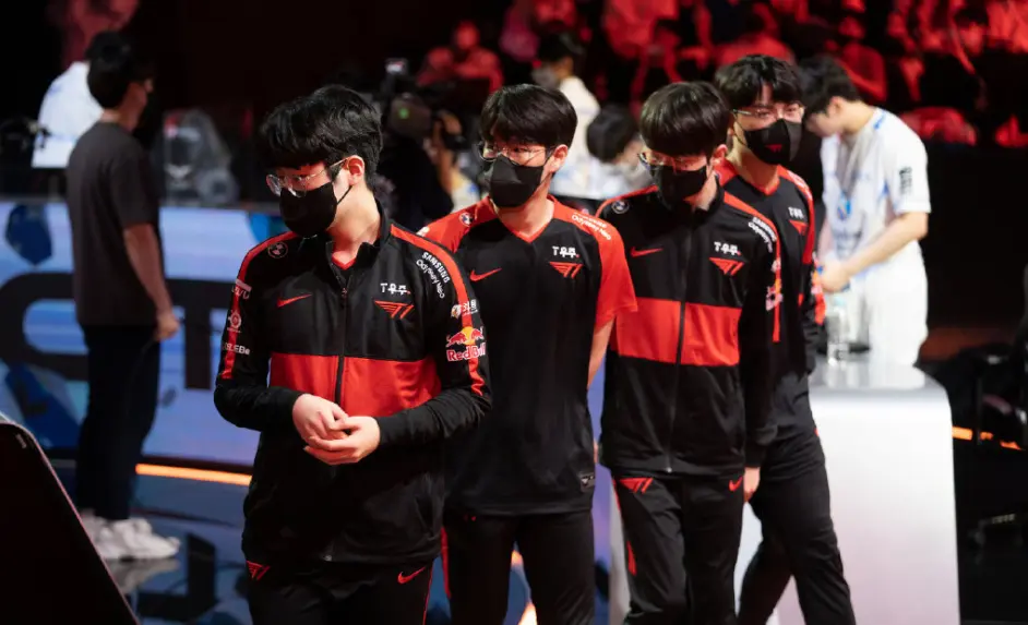 DRX横扫V5,Zeus开启传奇时刻鏖战多局八强赛,让粉丝疯狂欢呼 DRX横扫V5,Zeus开启传奇时刻鏖战多局八强赛,让粉丝疯狂欢呼