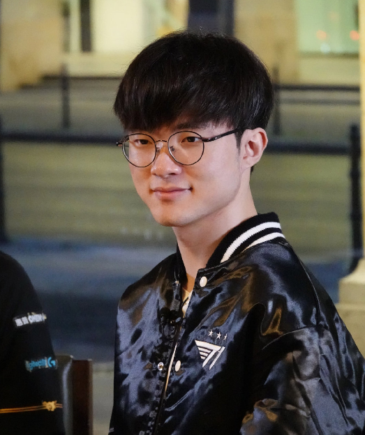 开云体育-TSM力克100T，Uzi线上压制力十足顶尖较量八强赛，点燃全场激情的简单介绍