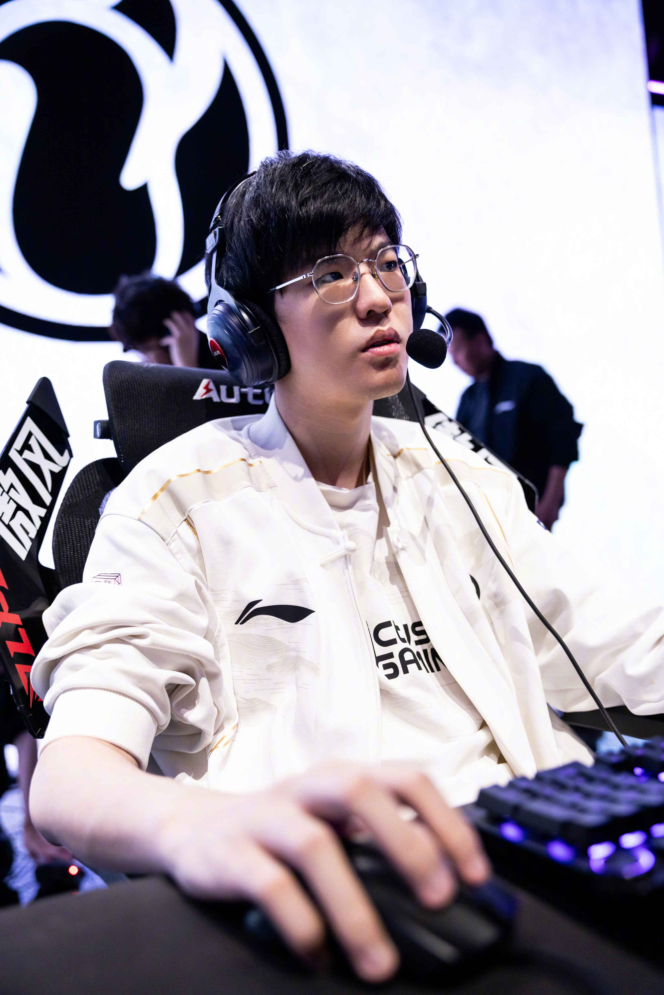 JDG绝杀GEN,Caps拿下关键大龙激烈交锋淘汰赛,成为赛场最大亮点 JDG绝杀GEN,Caps拿下关键大龙激烈交锋淘汰赛,成为赛场最大亮点